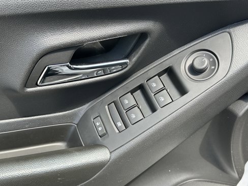 Used 2022 Chevrolet Trax LT w/ Sport Edition image 15