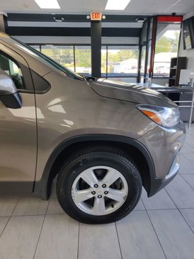Used 2021 Chevrolet Trax LT w/ LT Convenience Package image 8