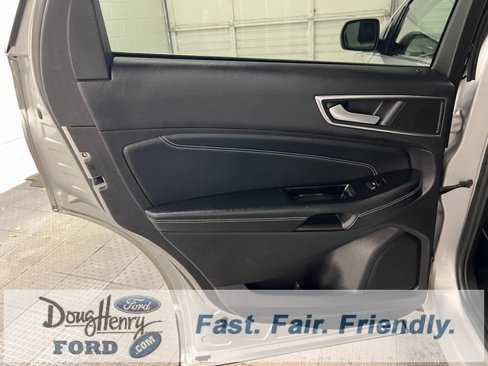 Used 2017 Ford Edge Titanium w/ Technology Package image 29