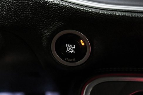 Used 2015 Dodge Challenger SXT image 17