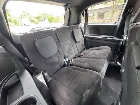 Used 2018 Dodge Grand Caravan SE image 18