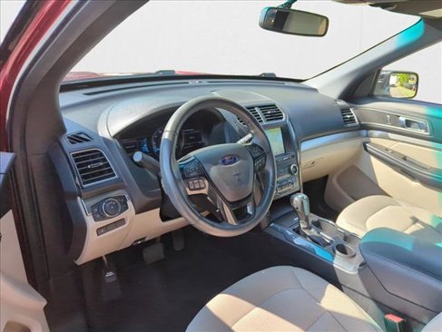 Used 2018 Ford Explorer XLT w/ Equipment Group 201A image 11