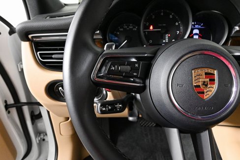 Certified 2022 Porsche Macan image 10