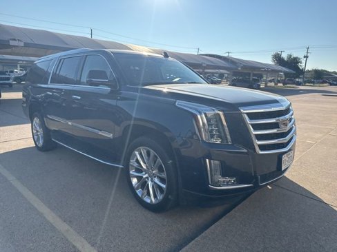 Used 2018 Cadillac Escalade ESV Luxury image 3