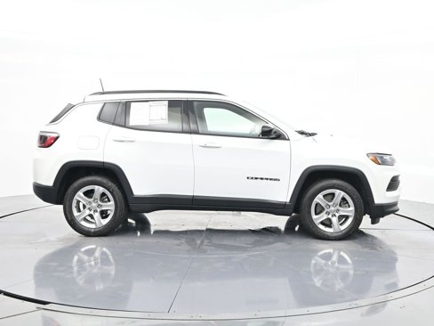 Used 2023 Jeep Compass Latitude w/ Convenience Group image 9