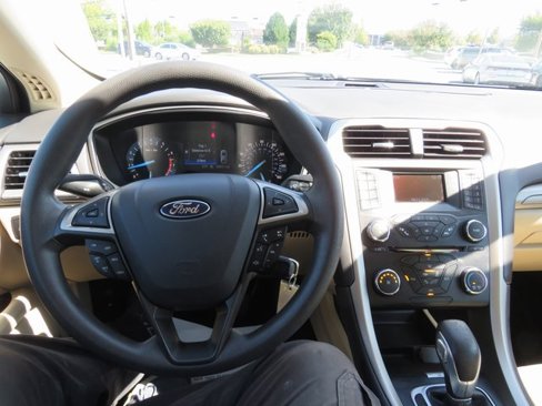 Used 2014 Ford Fusion SE image 10