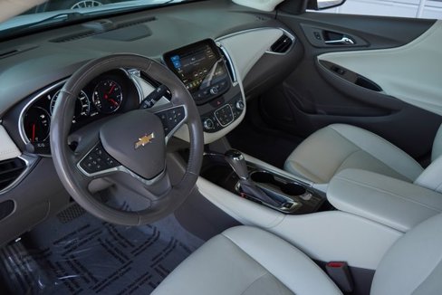Used 2020 Chevrolet Malibu Premier image 2
