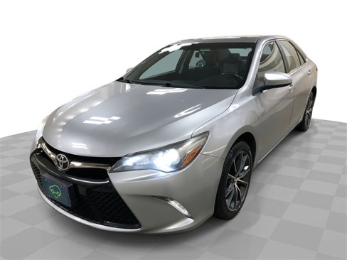 Used 2017 Toyota Camry SE image 1
