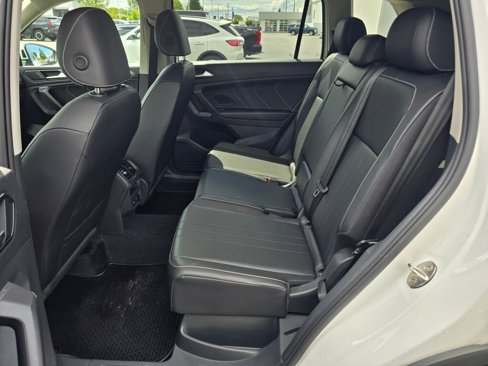 Used 2022 Volkswagen Tiguan SE image 47