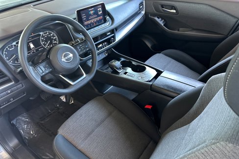 Used 2023 Nissan Rogue SV image 5
