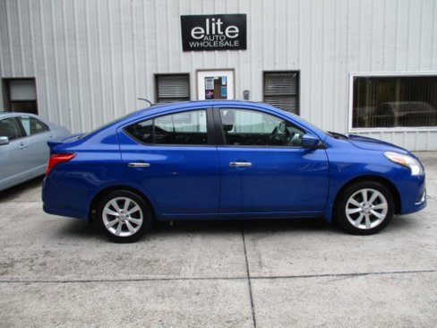 Used 2017 Nissan Versa SL image 6