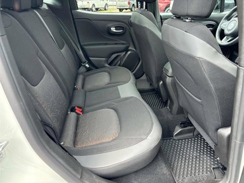 Used 2023 Jeep Renegade Latitude w/ Sun/Sound Group image 15