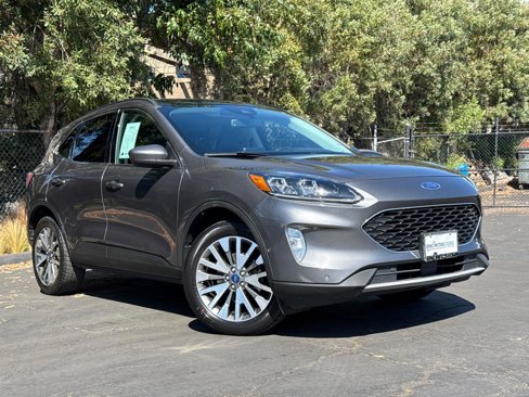 Used 2021 Ford Escape Titanium image 2