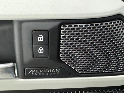 Certified 2022 Land Rover Defender 110 SE image 26