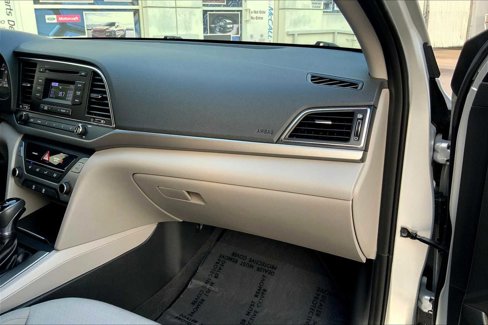 Used 2018 Hyundai Elantra SE image 18