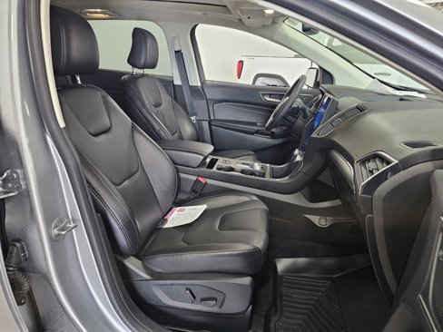 Used 2022 Ford Edge Titanium image 13