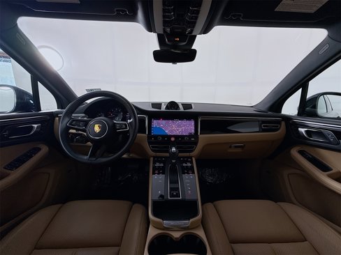 Certified 2022 Porsche Macan image 27