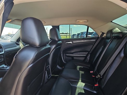 Used 2022 Chrysler 300 Touring L image 16