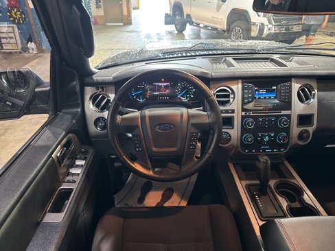 Used 2016 Ford Expedition XLT image 24