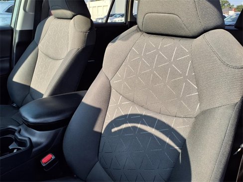 Used 2021 Toyota RAV4 XLE image 6