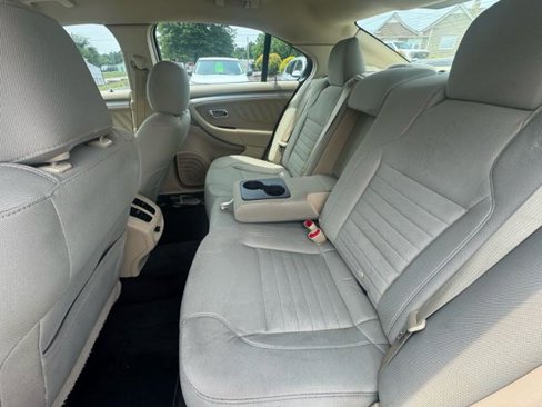 Used 2017 Ford Taurus SE image 11