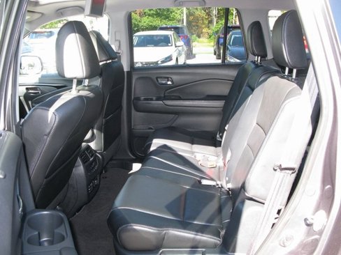 Used 2017 Honda Pilot Touring image 18
