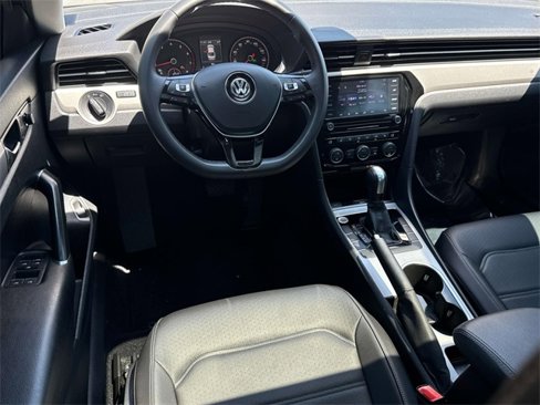Certified 2022 Volkswagen Passat 2.0T SE image 6