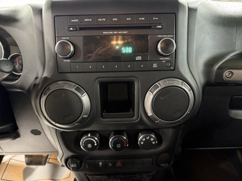 Used 2018 Jeep Wrangler Sport image 13