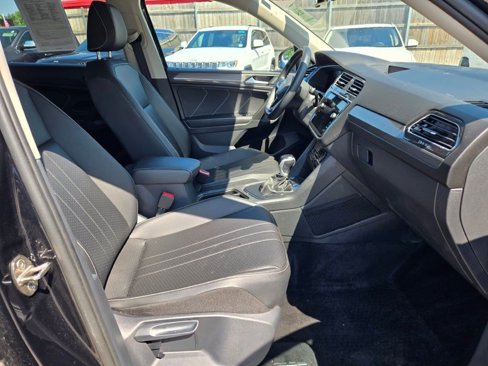 Used 2023 Volkswagen Tiguan SE image 5