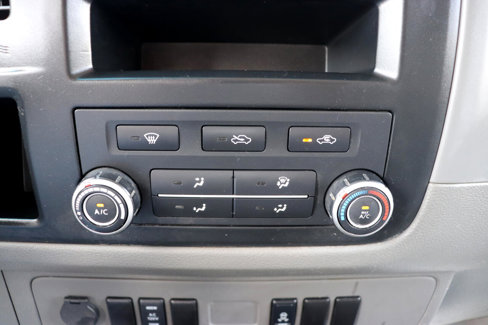 Used 2015 Nissan NV 2500 SV image 24