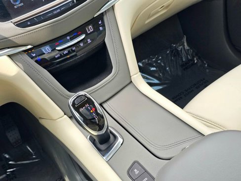 Used 2017 Cadillac XT5 Premium Luxury image 35