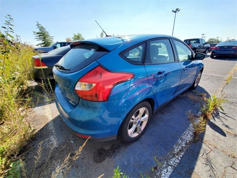 Used 2013 Ford Focus SE w/ SE Winter Pkg image 3