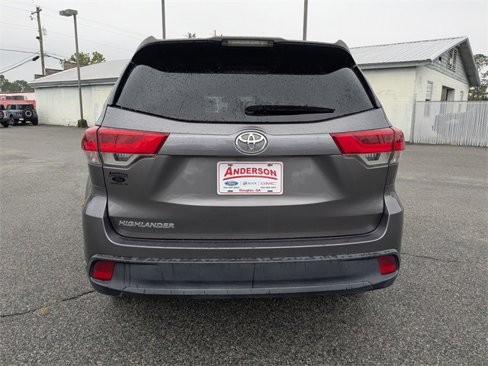Used 2019 Toyota Highlander LE image 5