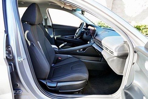 Certified 2024 Hyundai Elantra SEL image 11