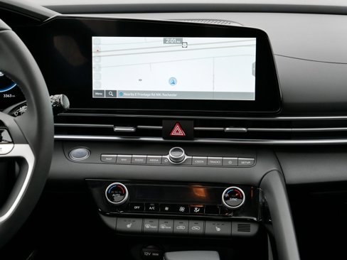 New 2025 Hyundai Elantra SEL image 14