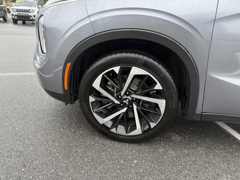 Used 2023 Mitsubishi Outlander SE image 46