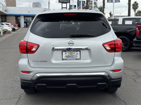 Used 2018 Nissan Pathfinder S image 3