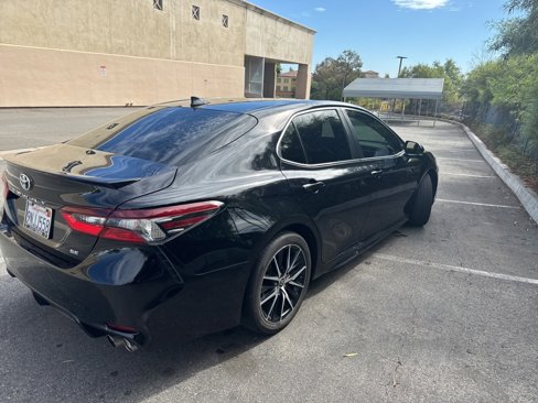Used 2023 Toyota Camry SE image 4