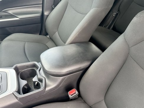 Used 2019 Toyota RAV4 LE image 27