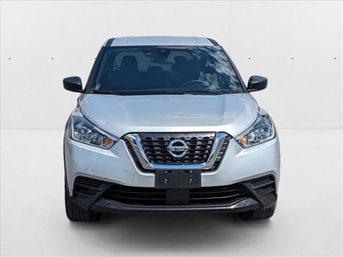 Used 2020 Nissan Kicks S image 2