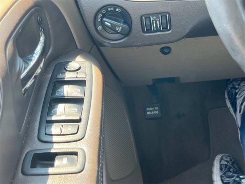 Used 2014 Chrysler Town & Country Limited w/ Luxury Group image 27