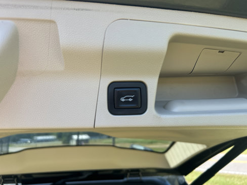 Used 2018 GMC Acadia Denali image 12