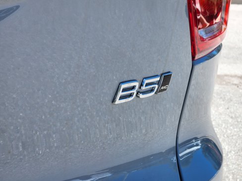 New 2025 Volvo XC40 B5 Core w/ Climate Package image 11