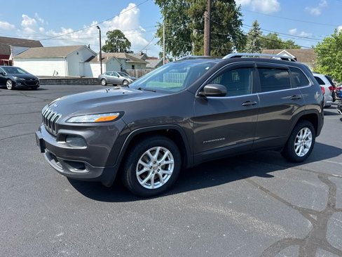 Used 2015 Jeep Cherokee Latitude image 3