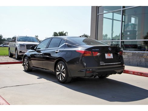 Used 2021 Nissan Altima 2.5 SV w/ SV Premium Package image 4