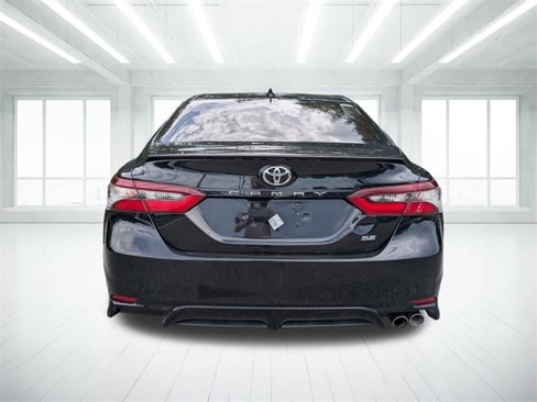Used 2022 Toyota Camry SE image 4