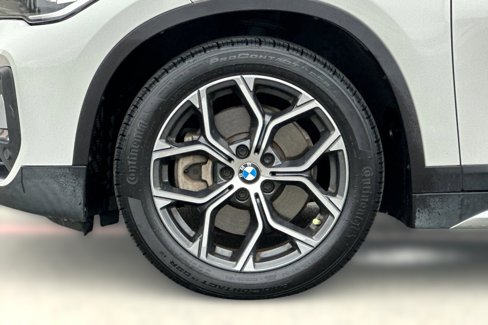 Used 2020 BMW X1 xDrive28i image 11