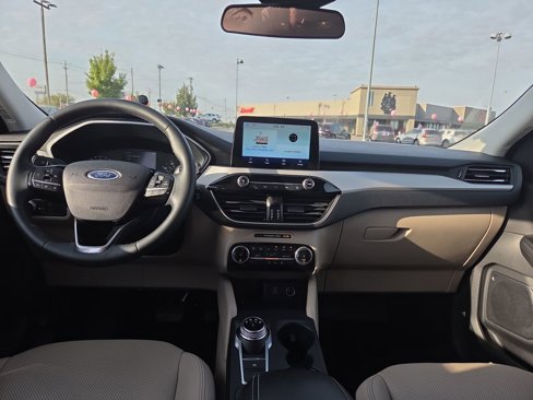 Used 2022 Ford Escape SEL image 18