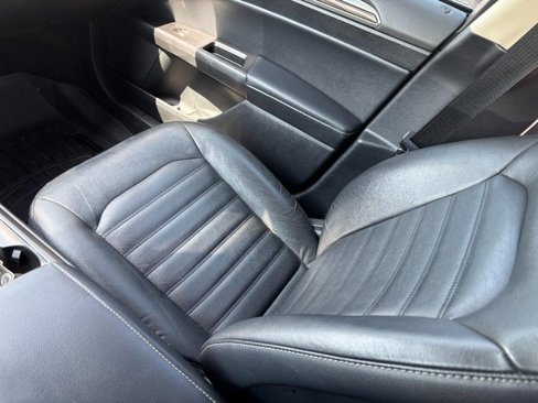 Used 2017 Ford Fusion SE w/ Fusion SE Technology Package image 15