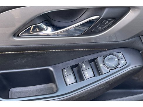 Used 2021 Chevrolet Traverse LT image 12